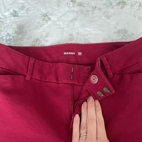 Old Navy Mid-Rise Pixie Ankle Pants Size 6 Reg. - Picture 4 of 16